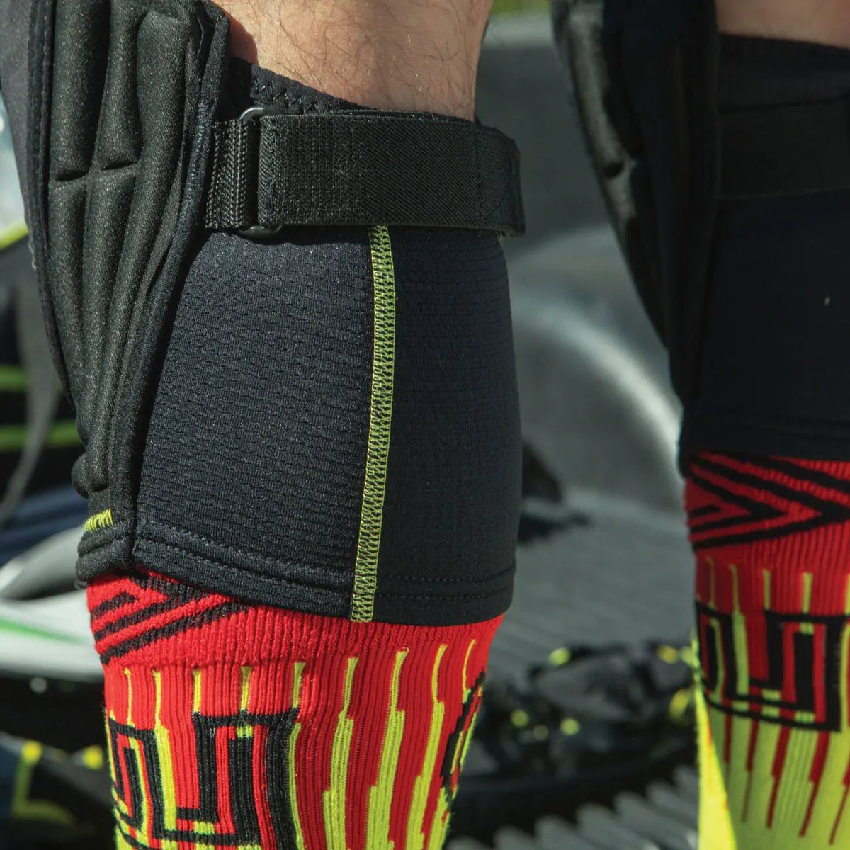 EVS TP199 Lite Knee Pads | TP199LK - BK - MojoMotoSport.com