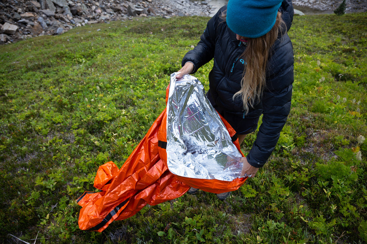 MOUNTAIN LAB emergency bivy in aluminum-coated polyethylene for survival situations