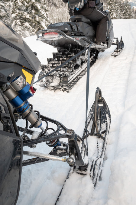 MOUNTAIN LAB snowmobile tow kit with straps for spindle attachment