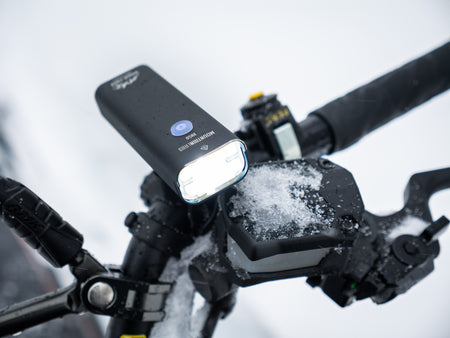 MOUNTAIN LAB X850 Flashlight Kit with focused beam for shop and trail use