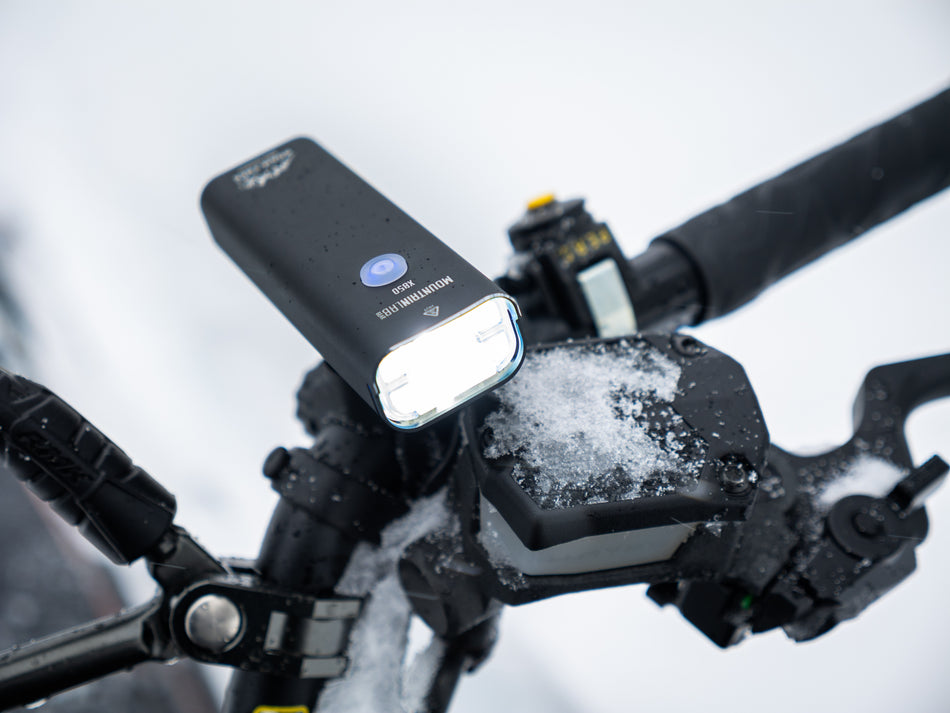 MOUNTAIN LAB X850 Flashlight Kit with focused beam for shop and trail use