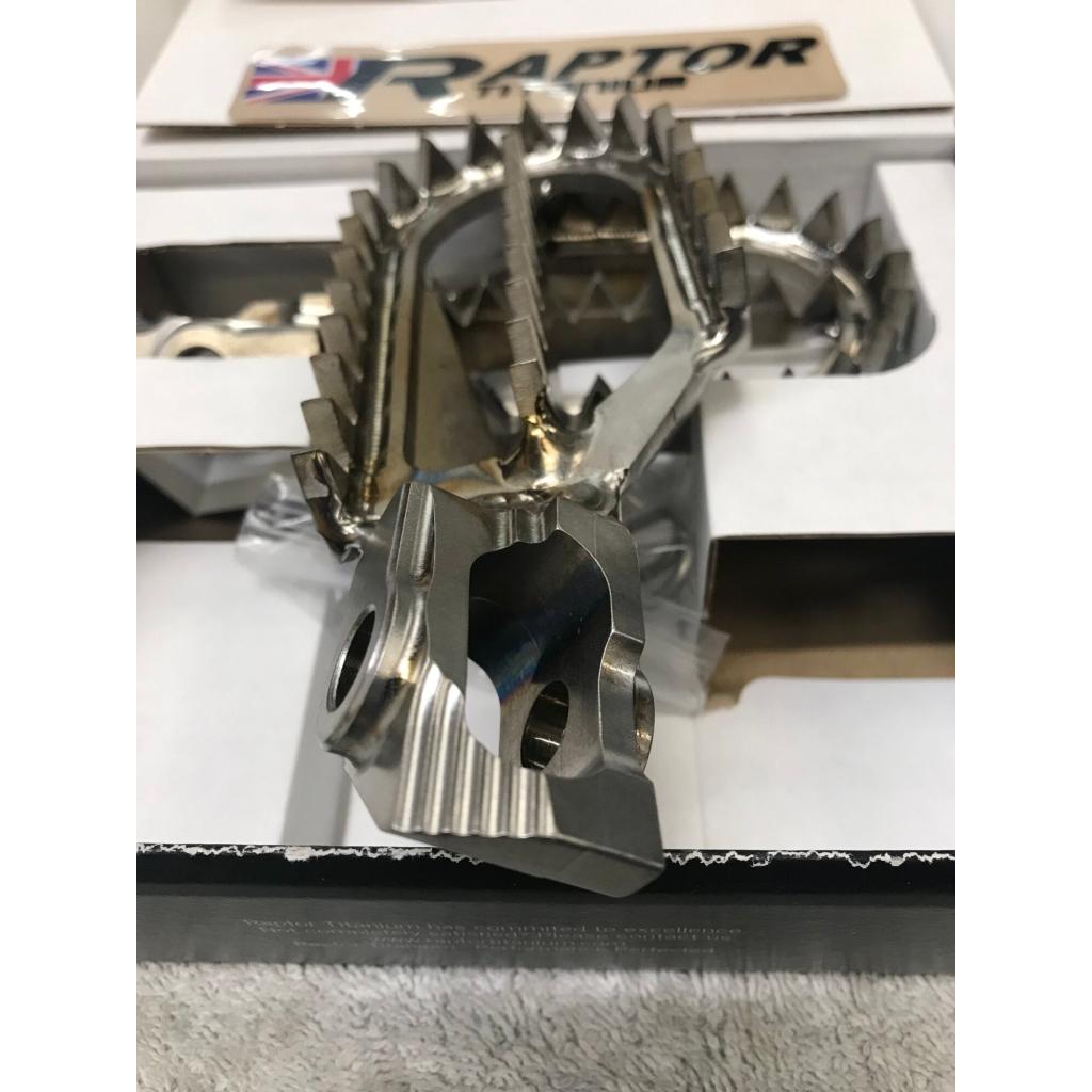 Raptor Apex Titanium 5mm Back Foot Pegs KTM/HUS 2023+ ( - 5MM) | RX023 5MM BACK - MojoMotoSport.com