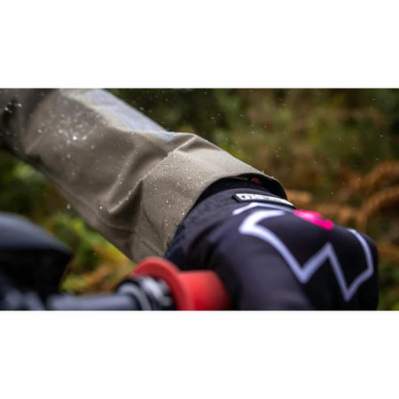 Muc - Off Rain Shield Water - Re - Proofer Spray | 20506US - MojoMotoSport.com