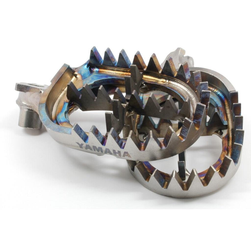 Titanium Pro 4mm Low Offset Footpegs Yamaha 2023 YZ450F - MojoMotoSport.com